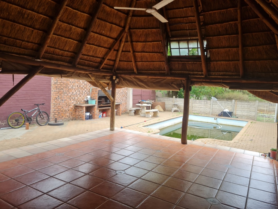 5 Bedroom Property for Sale in Pellissier Free State